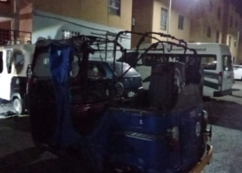 Incendian mototaxis en Cancún por presunto derecho de piso