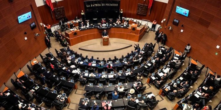 AMLO se lanza en el futuro de 3 reformas constitucionales