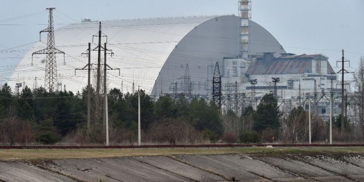 Fuerzas militares de Rusia toman control de la central nuclear de Chernobyl