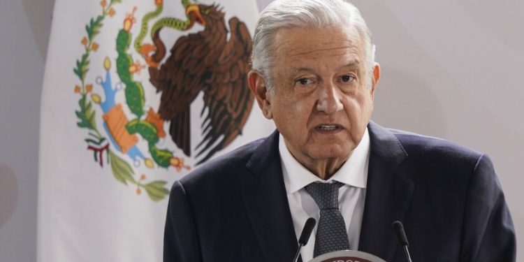 AMLO vincula la no intervención en decisiones de otros Países