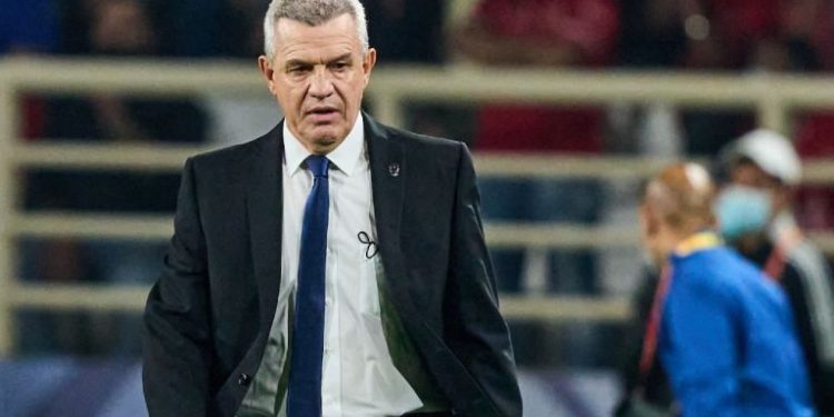 Cesa Rayados a Javier Aguirre