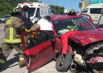 Fuerte accidente en el Bulevar Colosio deja saldo de nueve personas heridas