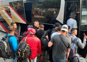 Grupo de migrantes son regresados a La Habana