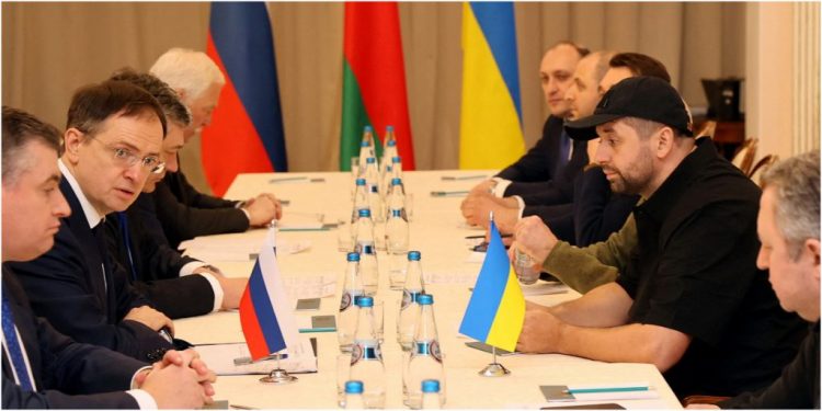 Rusia y Ucrania empiezan las negociaciones en la frontera bielorrusa