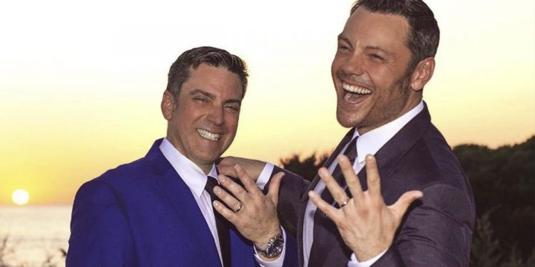 Tiziano Ferro junto a su esposo anuncia que ya son padres de dos bebés