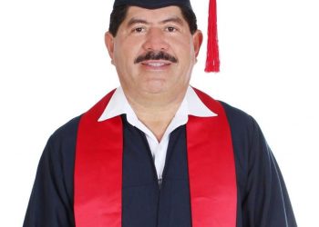 Luego de varios años por fin se gradúa ex diputado tabasqueño