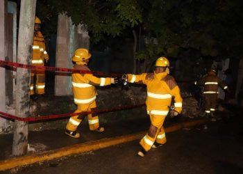 Controlan incendio en una colonia de Isla Mujeres