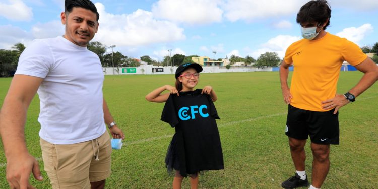 Cancún FC convive con estrella cancunense de la gimnasia