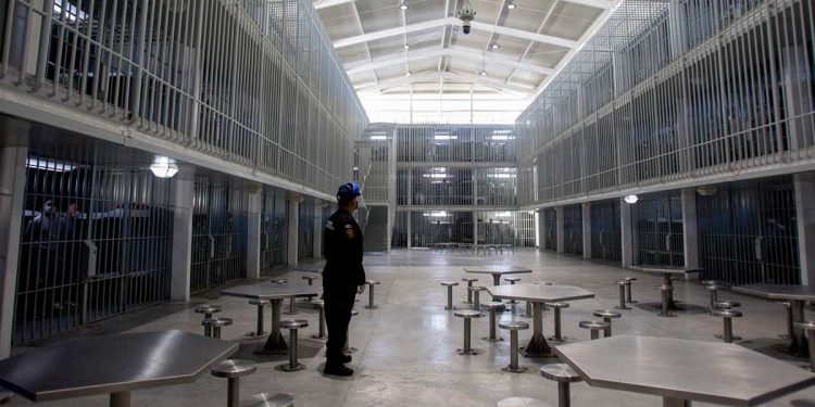 Reportan riña en el Cereso de Apodaca, donde se encuentra «El Bronco»