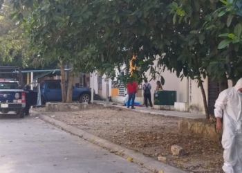 Ejecutan con arma de fuego a una mujer en un fraccionamiento de Cancún