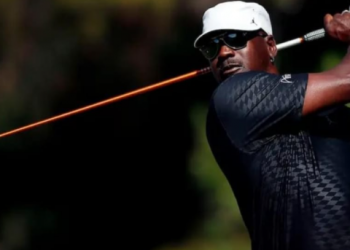Michael Jordan juega golf en la Riviera Maya