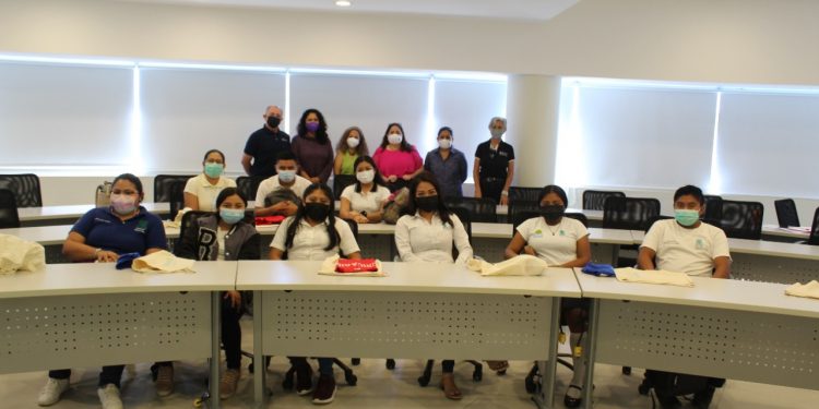 Recibe Universidad del Caribe a aspirantes a la Beca Rural e Indígena