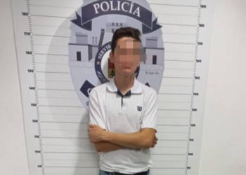 Aseguran a un joven por el delito de robo a un comercio en Cancún
