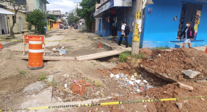 La modernidad del malecón ‘Leandro Rovirosa Wade’ afecta con la destrucción de sus calles y banquetas el paso de peatones
