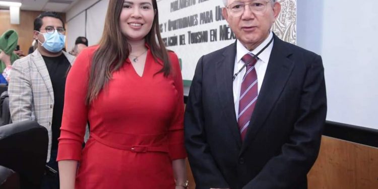 Participa Anahí González en apertura del Parlamento Abierto en materia turística