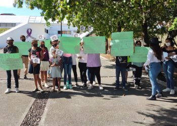 Se manifiestan por desaparición de escuelas de tiempo completo