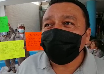 Se manifiestan trabajadores de vectores por falta de insumos