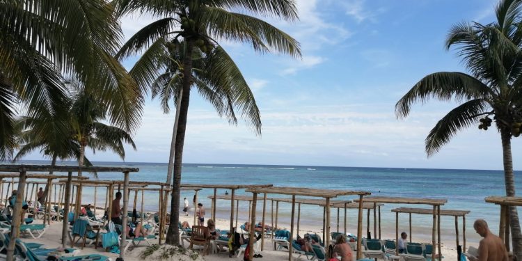 Playas de Akumal libres de sargazo