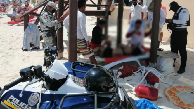 Socorristas rescatan a joven extranjero del mar en Cancún