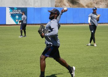 “Tratamos de ayudar a los pitcher en lo que podemos”, Fernando Valenzuela