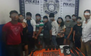 Por llevar armas e indumentaria policial, detienen a una banda en Playa del Carmen