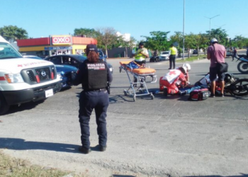 Motociclista es hospitalizado luego de ser arrollado por una mujer en Playa del Carmen