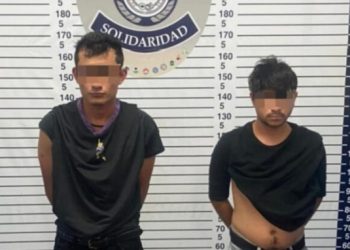 Detienen a dos narcomenudistas armados y con radios en Playa del Carmen