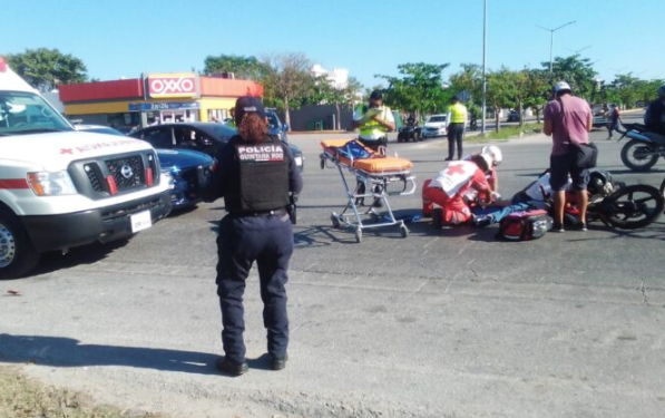 Motociclista es hospitalizado luego de ser arrollado por una mujer en Playa del Carmen