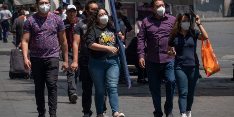 Salud definirá mañana si se retira o no el uso de cubrebocas en el país