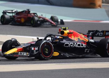 Checo Pérez deja ir el podio en el Gran Premio de Bahréin