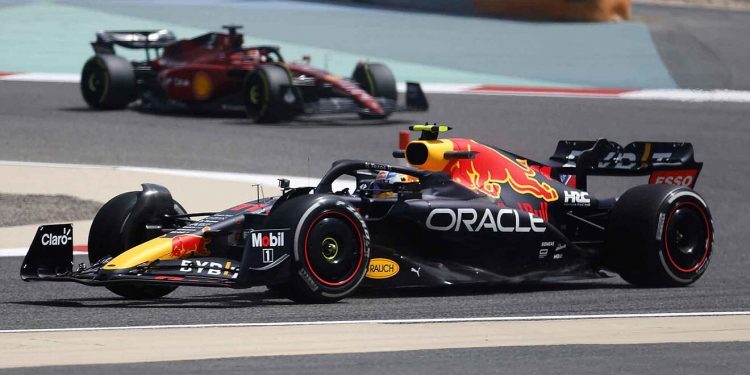 Checo Pérez deja ir el podio en el Gran Premio de Bahréin