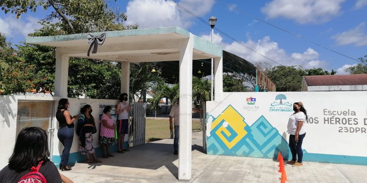 Rehabilitan escuela luego de que se cayera el techo