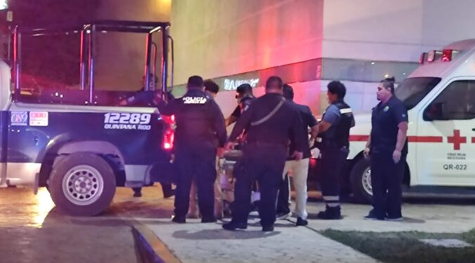 Atacan sicarios en moto a un agente policiaco en Cancún