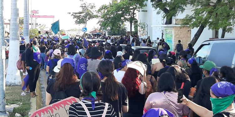 Marchan en la capital del estado por Día Internacional de la Mujer