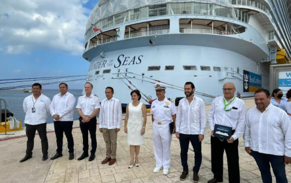 Cozumel recibe al crucero más grande del mundo