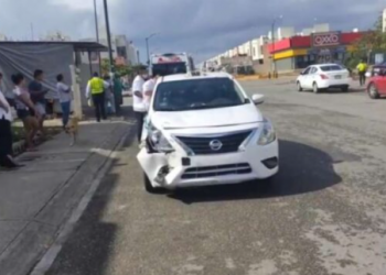 Mototaxi termina volcado con dos lesionados tras ser embestido por un taxista