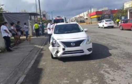 Mototaxi termina volcado con dos lesionados tras ser embestido por un taxista