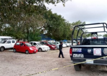 Intento de ejecución en tianguis de coches deja a hombre gravemente herido en Cancún