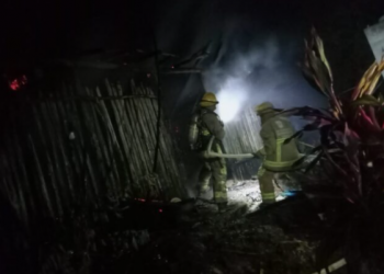 Cortocircuito provoca incendio en la palapa de un hombre de la tercera edad en Kantunilkín