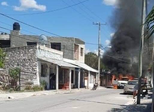 Balean y queman vehículo a grupo de prestamistas colombianos en Campeche