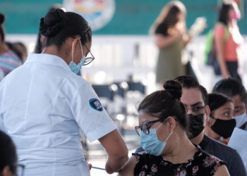 Menos del 50% de la población en Quintana Roo ya completó su esquema de vacunación