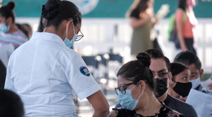 Menos del 50% de la población en Quintana Roo ya completó su esquema de vacunación