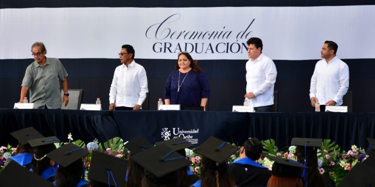 Celebra Unicaribe graduaciones presenciales