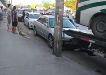 Carambola entre una combi y tres vehículos deja saldo de varios lesionados en Cancún