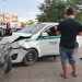 Imprudencia de taxista provoca choque contra un automóvil en Cancún