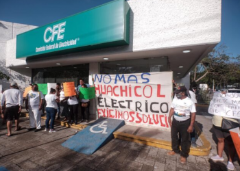 Promete CFE atender quejas de la población