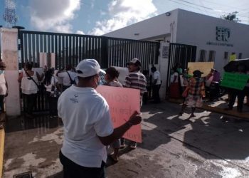 Toman instalaciones de la CFE en la Región 96