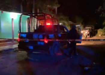Balean fachada de una casa en la zona continental de Isla Mujeres