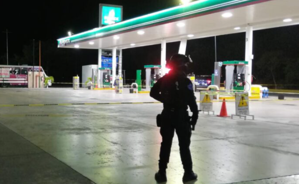Hombres armados asaltan gasolinera en Punta Maroma