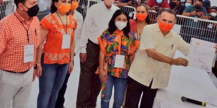 Ludivina Menchaca y sus simpatizantes aún no definen a quien apoyarán